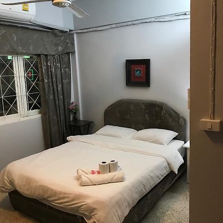Scandalic Bar And Guest House Pattaya Exteriör bild