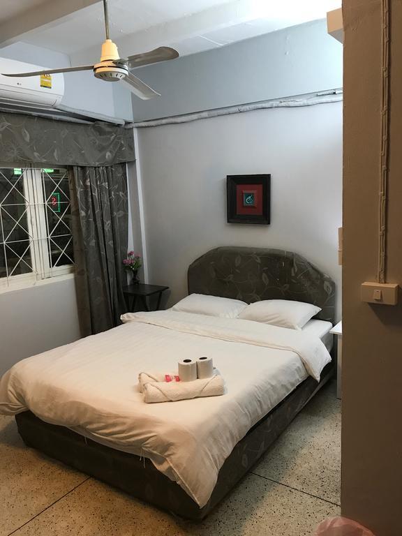 Scandalic Bar And Guest House Pattaya Exteriör bild